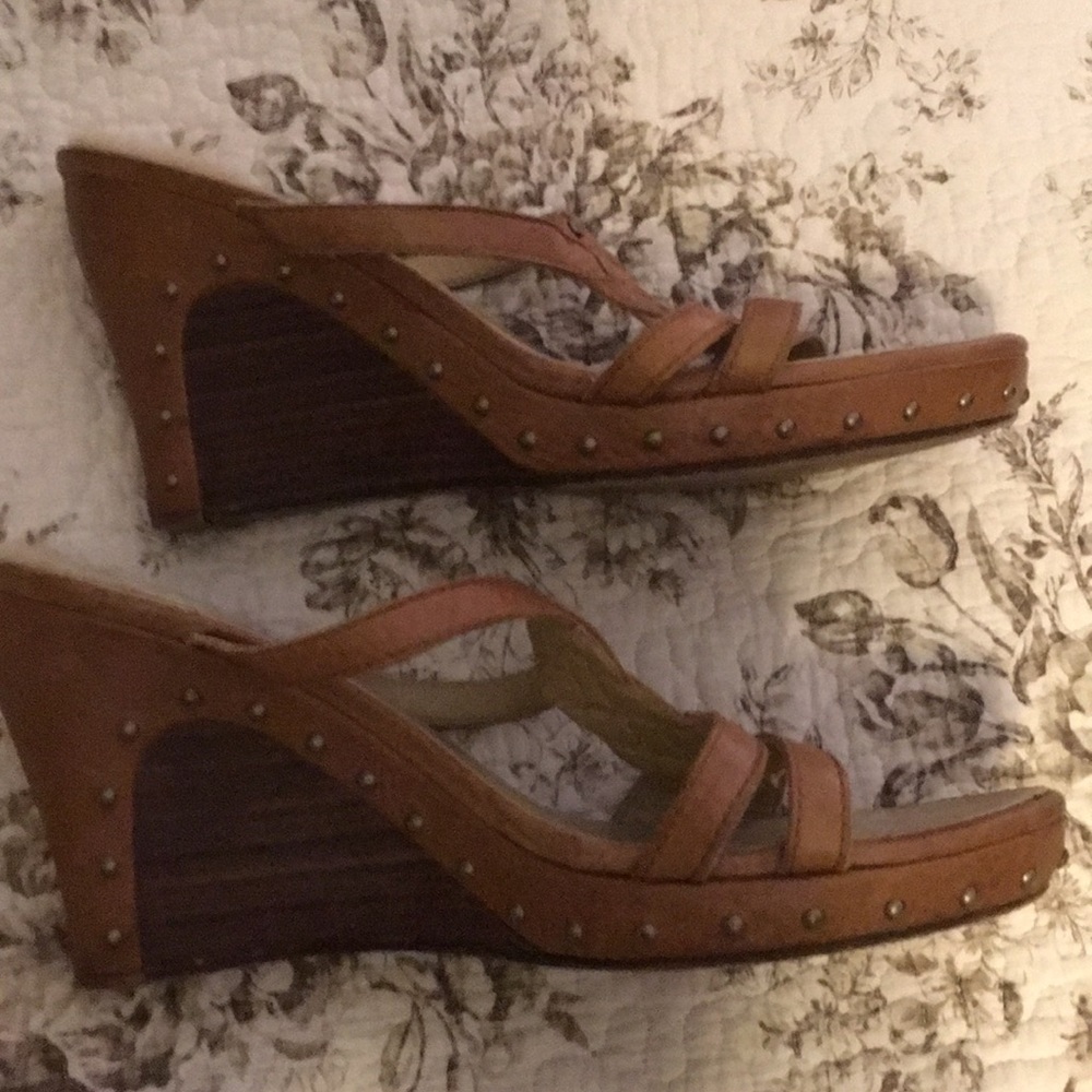 Ugg wedges tan size 9